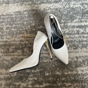 Brand new white heels with gold chain